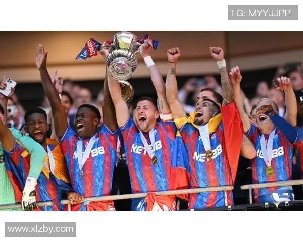 好莱坞足球球星与电影明星合影瞬间 展现体育与娱乐的完美融合 好莱坞足球球星与电影明星合影瞬间 展现体育与娱乐的完美融合