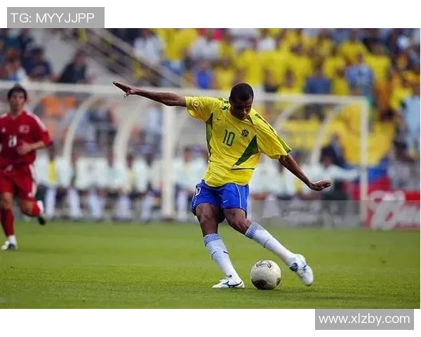 足球巨星脚大小揭秘:不同球员足部尺寸如何影响技术表现与场上表现 足球巨星脚大小揭秘:不同球员足部尺寸如何影响技术表现与场上表现